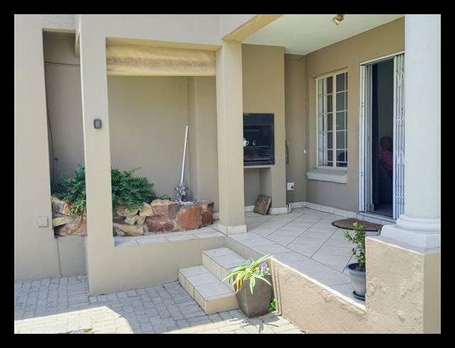 3 BEDROOM TOWNHOUSE FOR SALE IN GLEN MARAIS